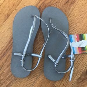 Silver gladiator style Havaianas size large